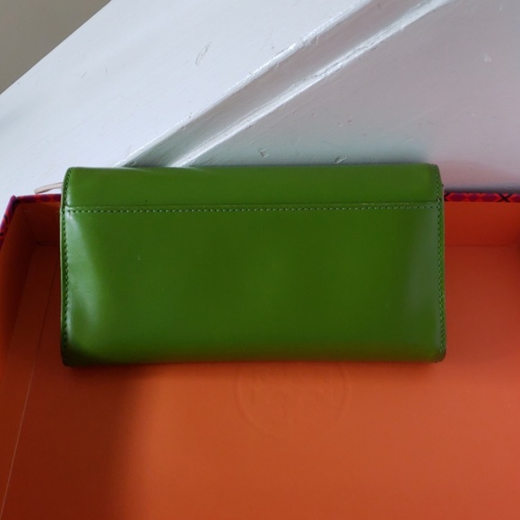 Kate Spade Green Wallet - Picture 7 of 7